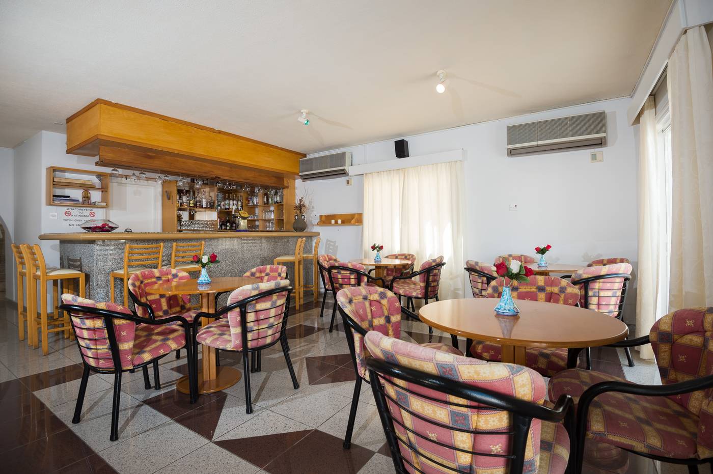Sunny-Hill-Bar-21