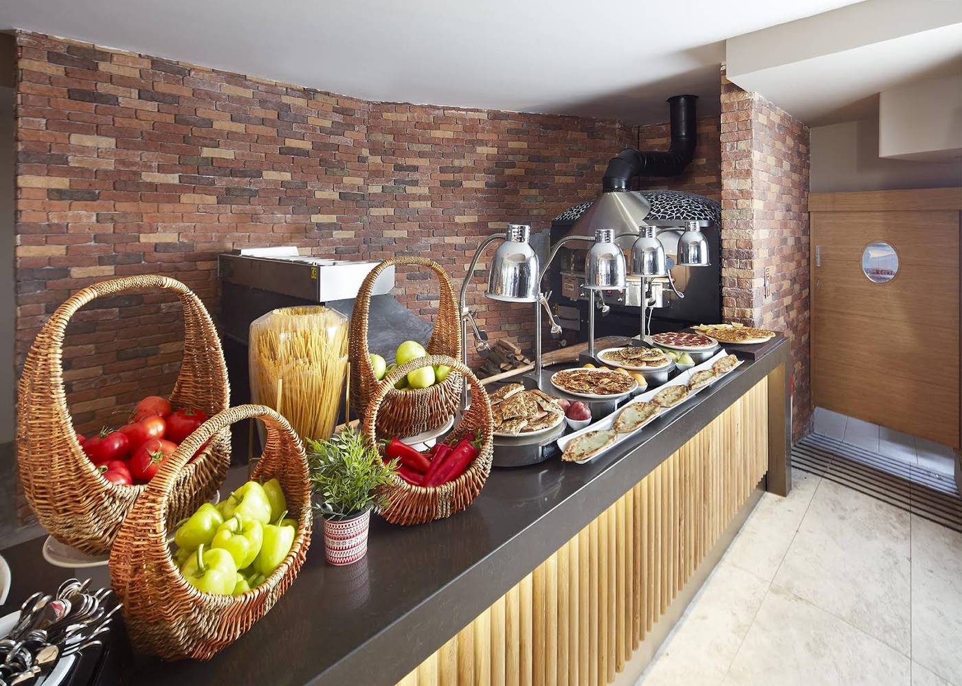 Lalila-Blue-Suites-Restaurant-14