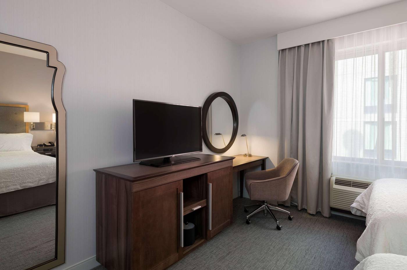 Hampton-Inn-Manhattan---Madison-Square-Garden-Area-Room-7
