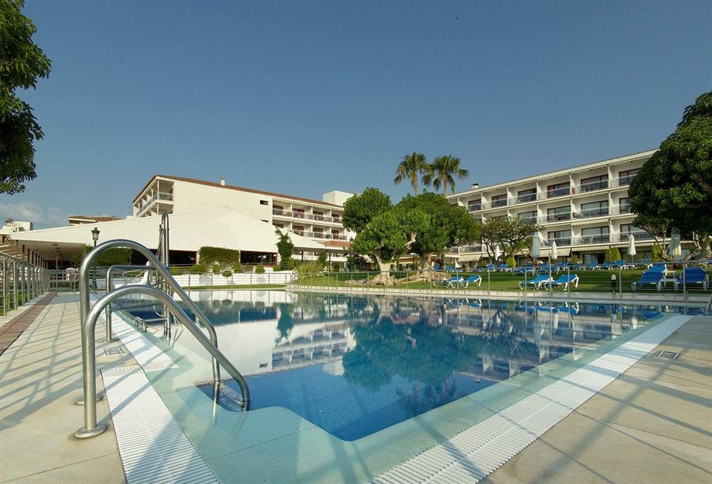 Parador-de-Nerja-Pool-5