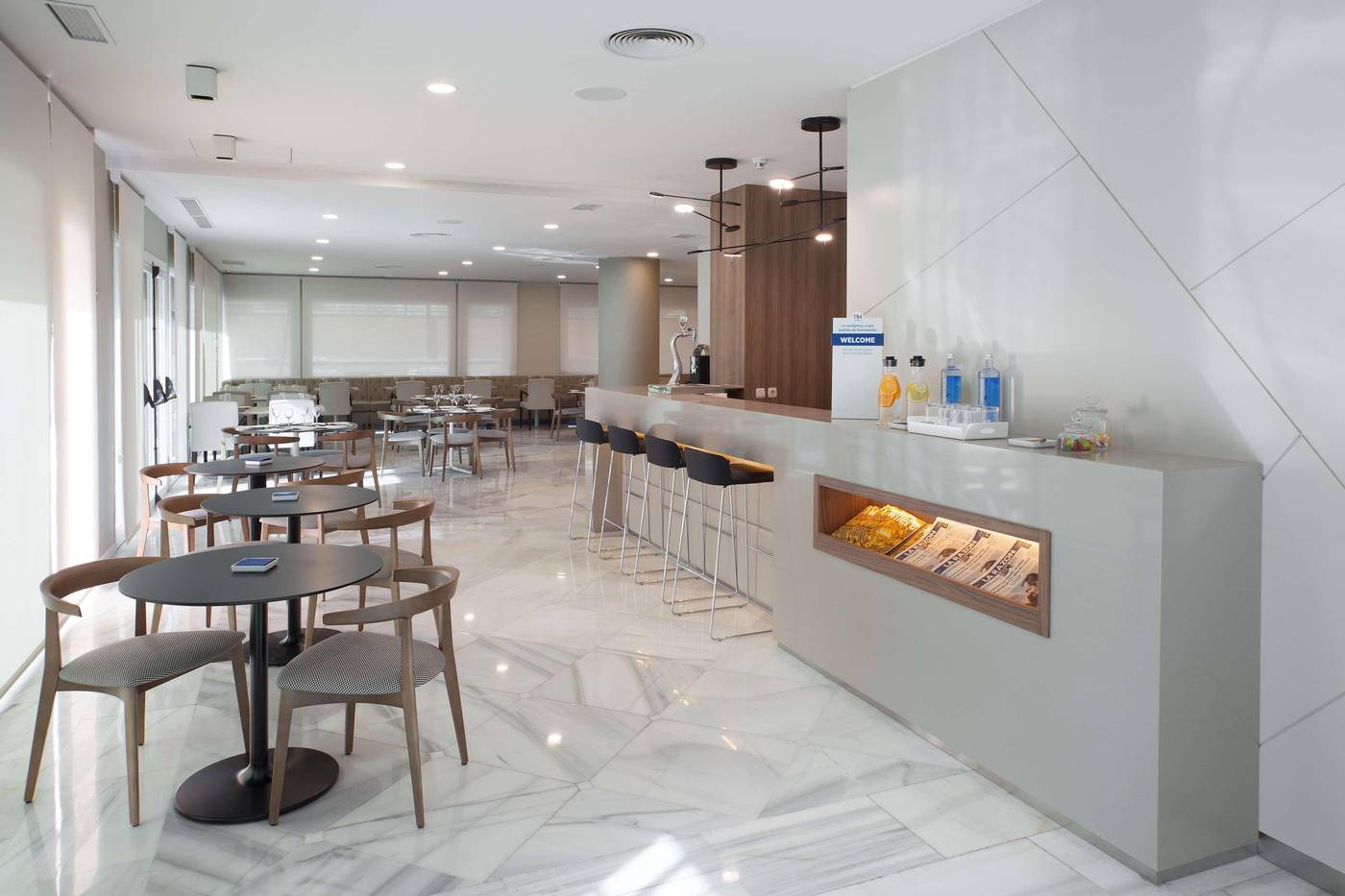 NH-Madrid-Barajas-Airport-Bar-5