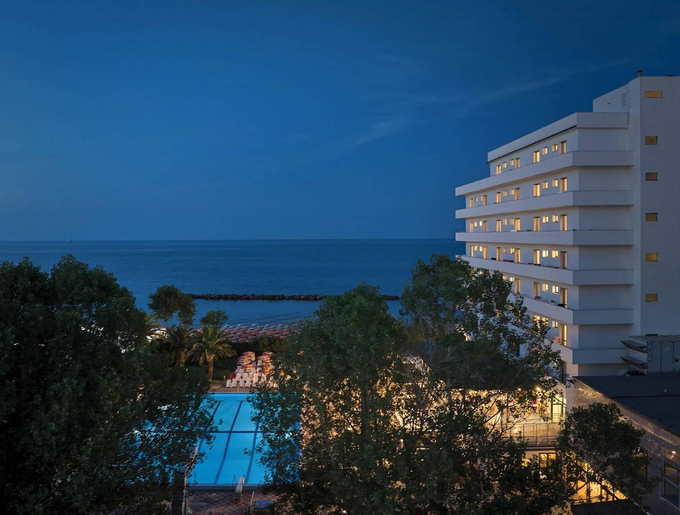 Serena-Majestic-Hotel-Residence-Bar-4