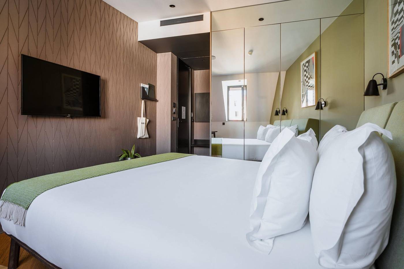 Hotel-Hotel---Member-Of-Design-Hotels-Room-2