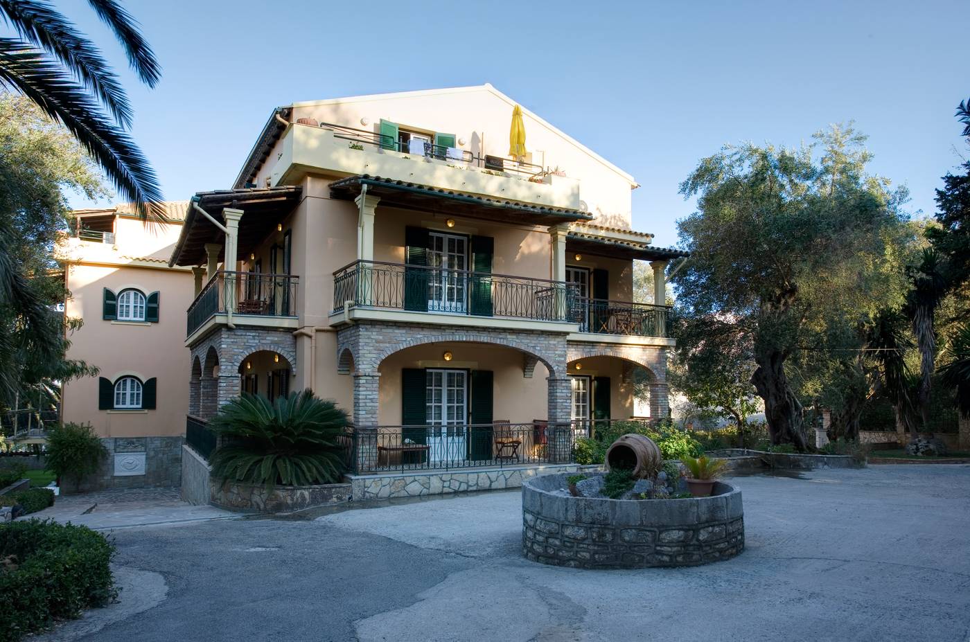 Villa-Yannis-Hotel-Apartments---Suites-General-view-7