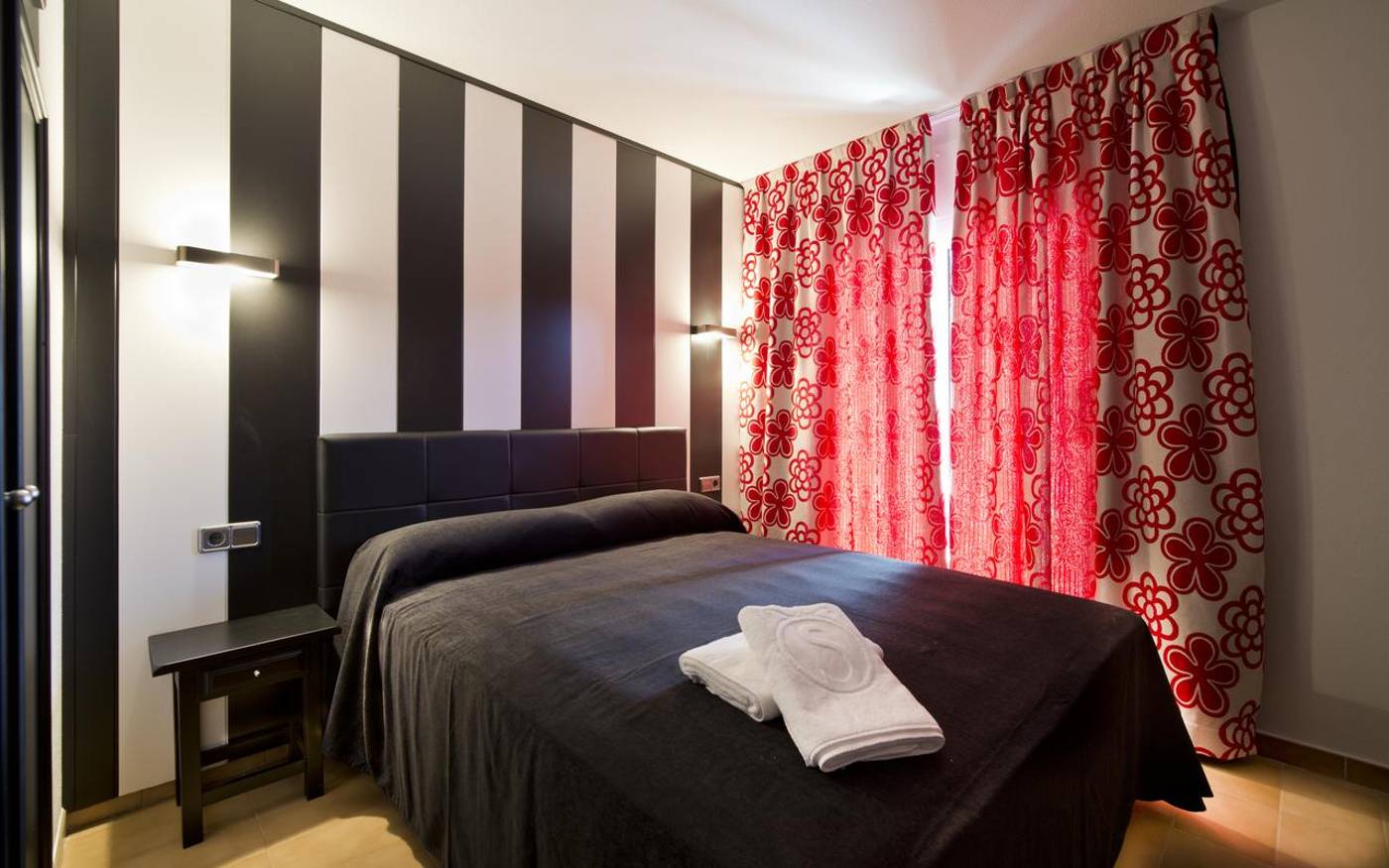 Salles-Beach-Apartments-Room-27
