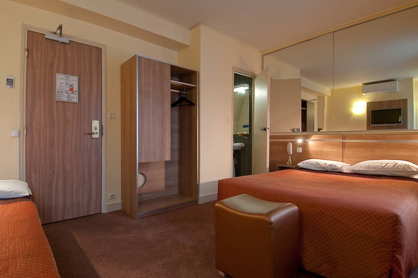 France-Quartier-Latin-Room-22