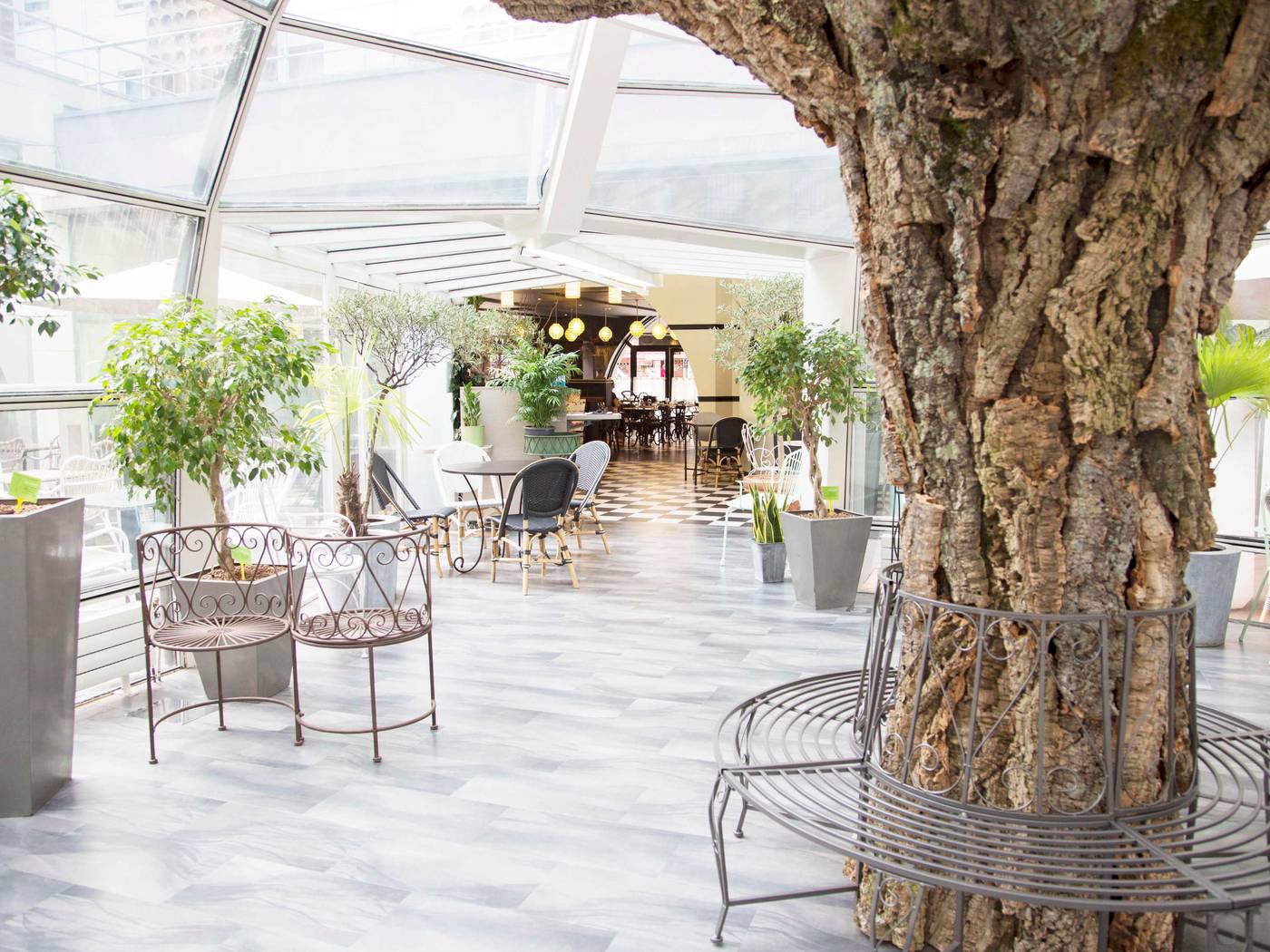 Ibis-Paris-Tour-Eiffel-Bar-3