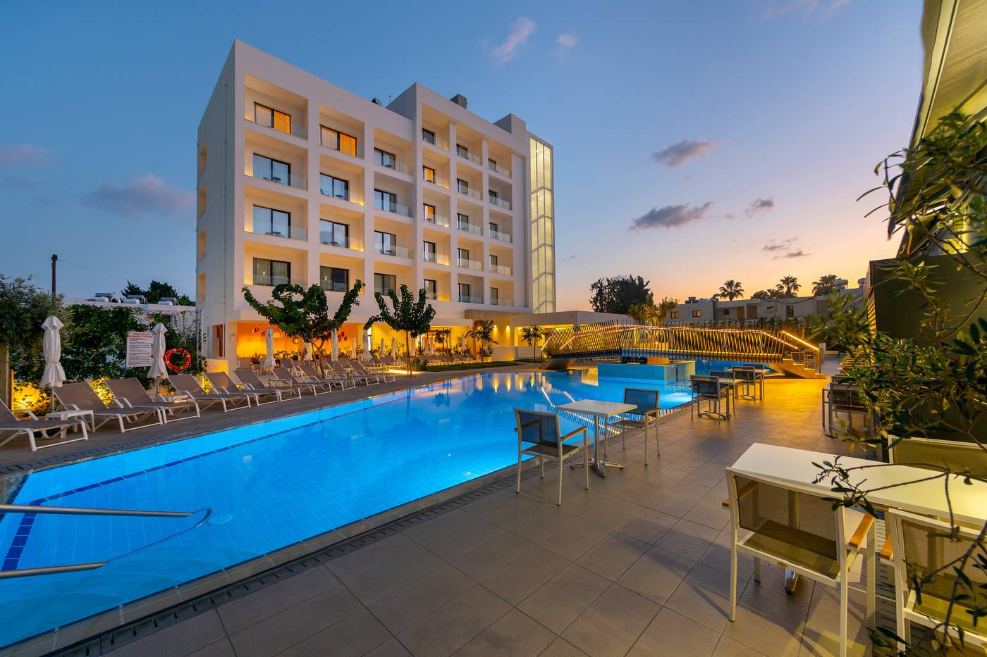 Anemi-Hotel-and-Suites-Pool-7