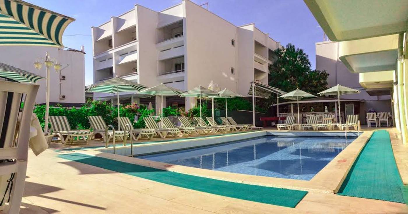 Green-Palm-Hotel-Pool-1