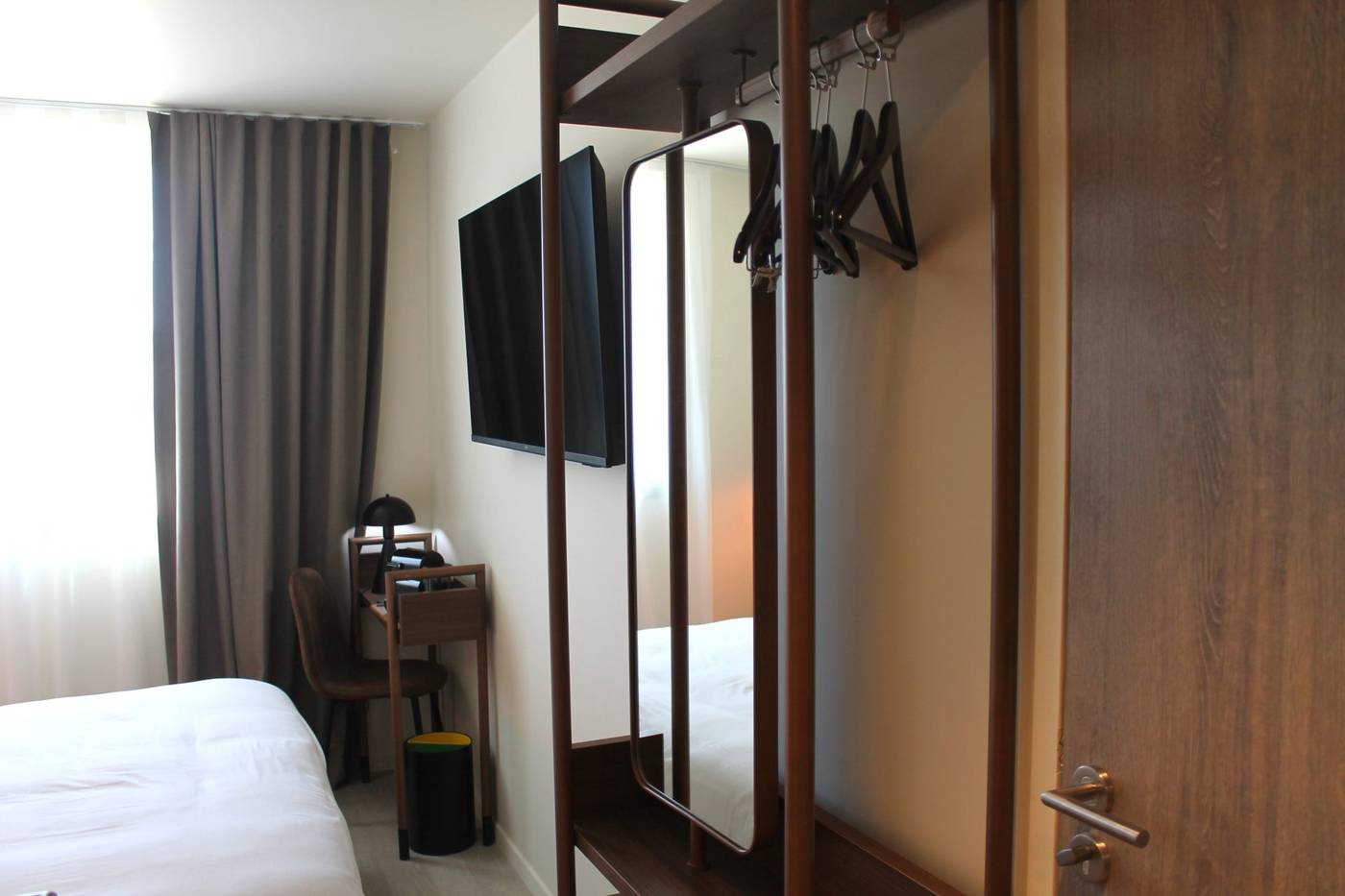 Adonis Le Castellet-France-Signes-Room-1
