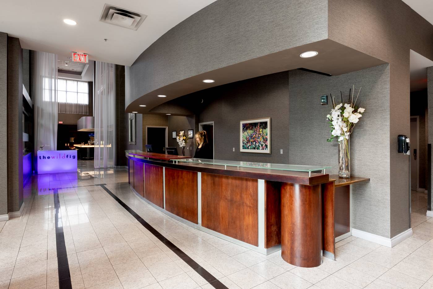 Executive-Plaza-Hotel-Conference-Centre-Coquitlam-BC-Lobby-4