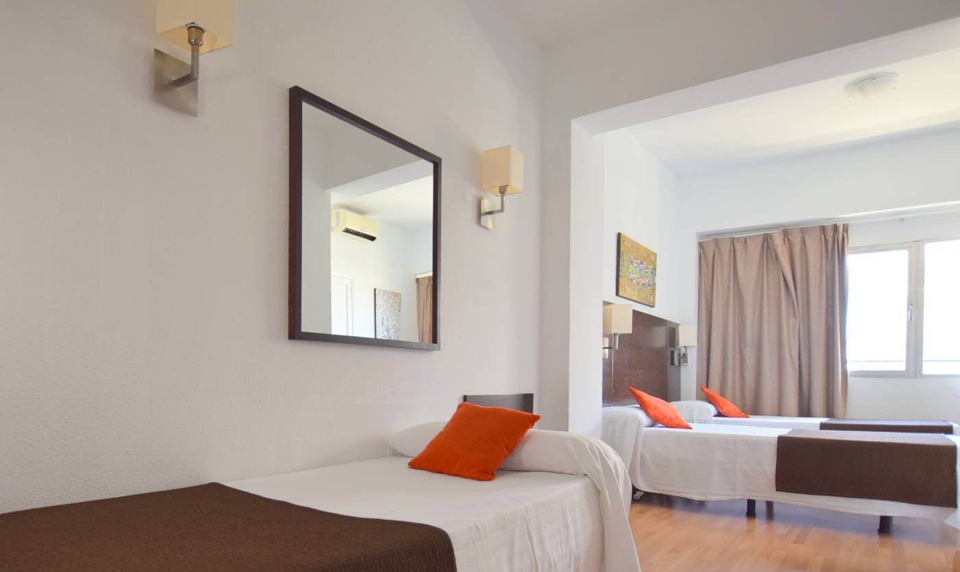 Adonis-Pelinor-Room-14