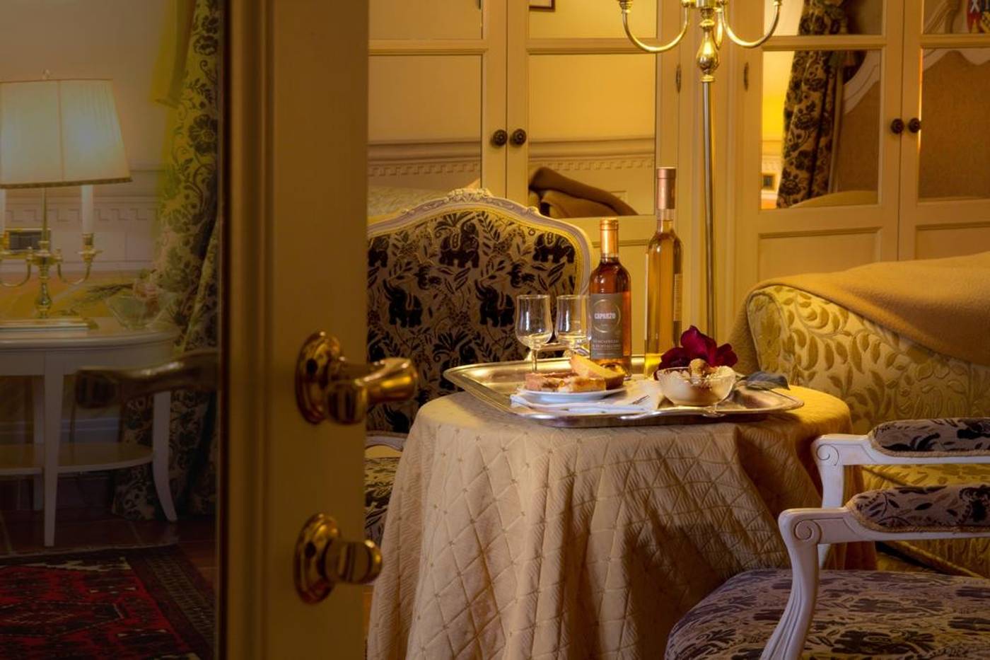 Castello-di-Leonina-Room-4