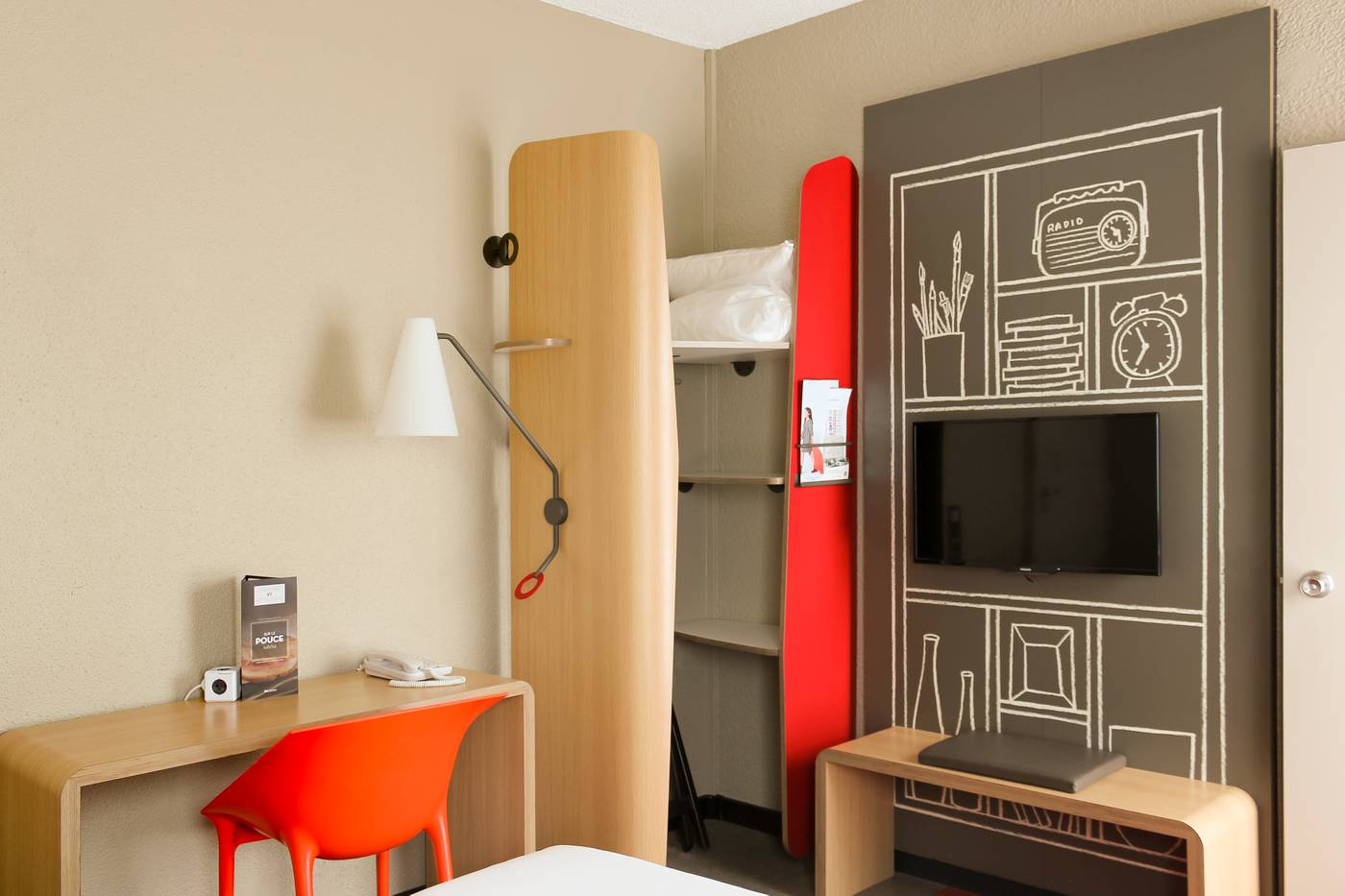 Ibis-Paris-Gare-du-Nord-Chateau-Landon-10th-Hotel-Room-7