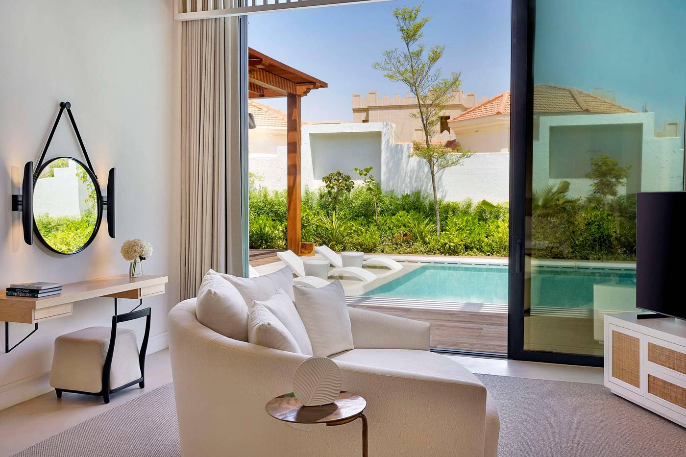 Maysan-Doha--LXR-Hotels---Resorts-Room-9