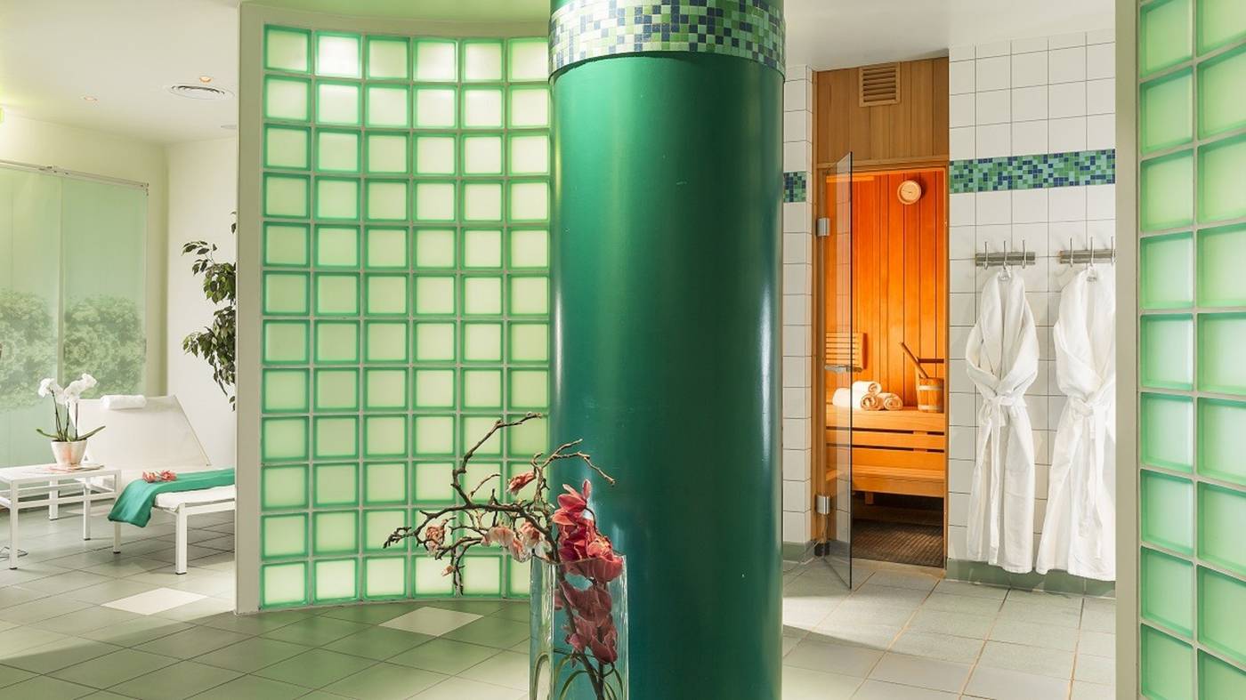 Abion-Villa-Suites-Sports-and-Entertainment-25