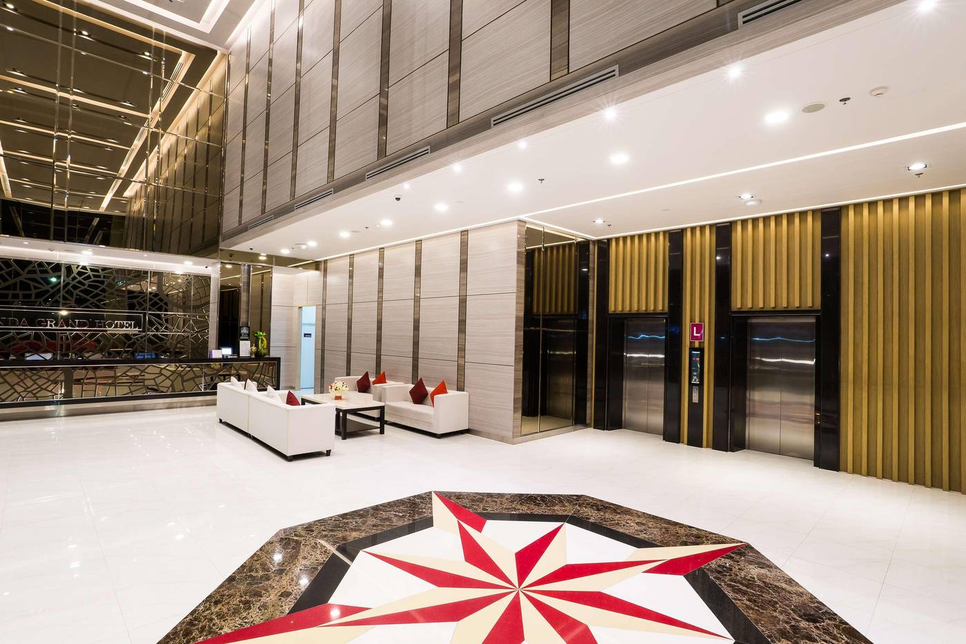 Best-Western-Plus-Wanda-Grand-Hotel-Lobby-4