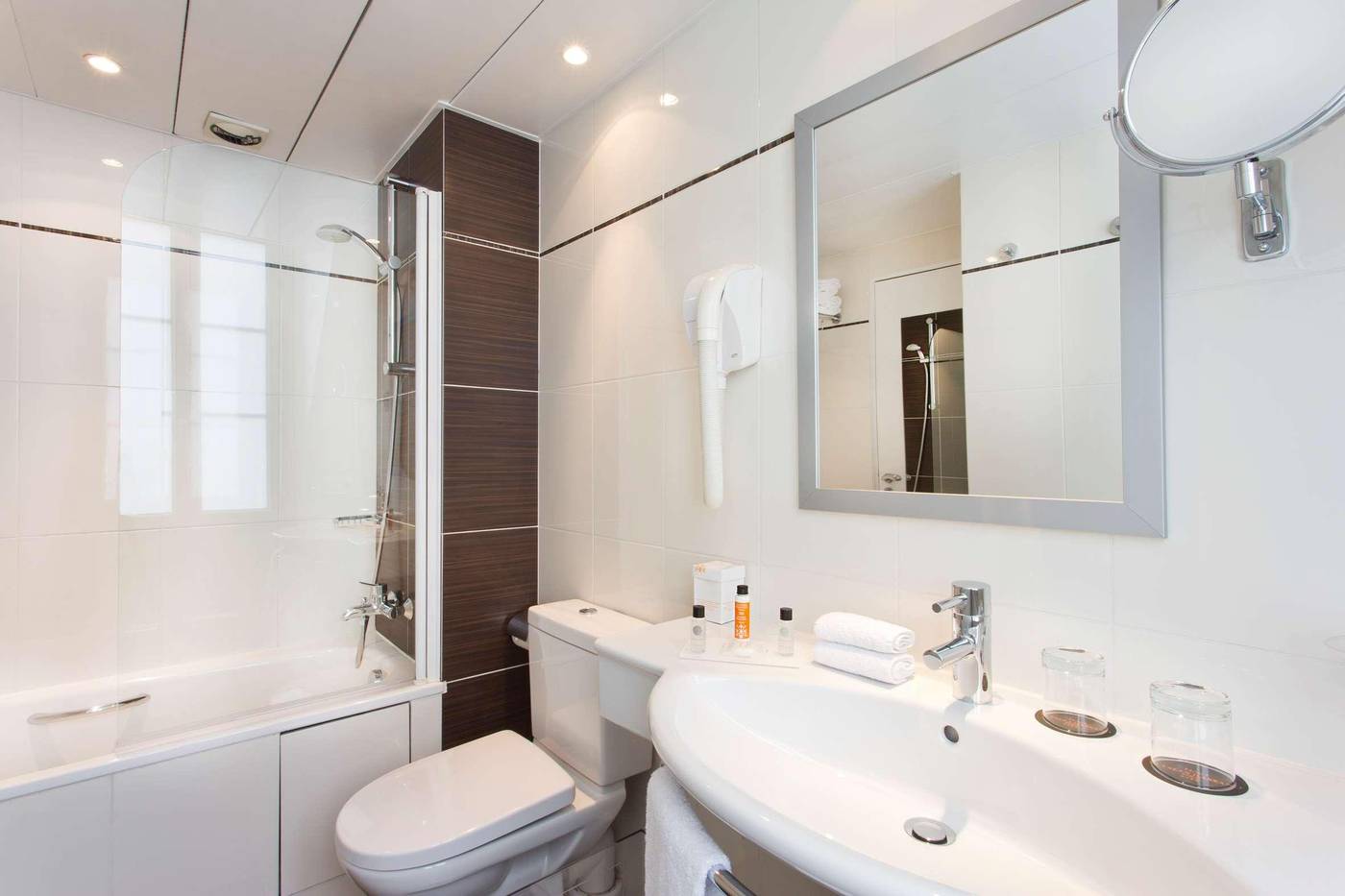 Hotel-Elysees-Bassano-Room-48