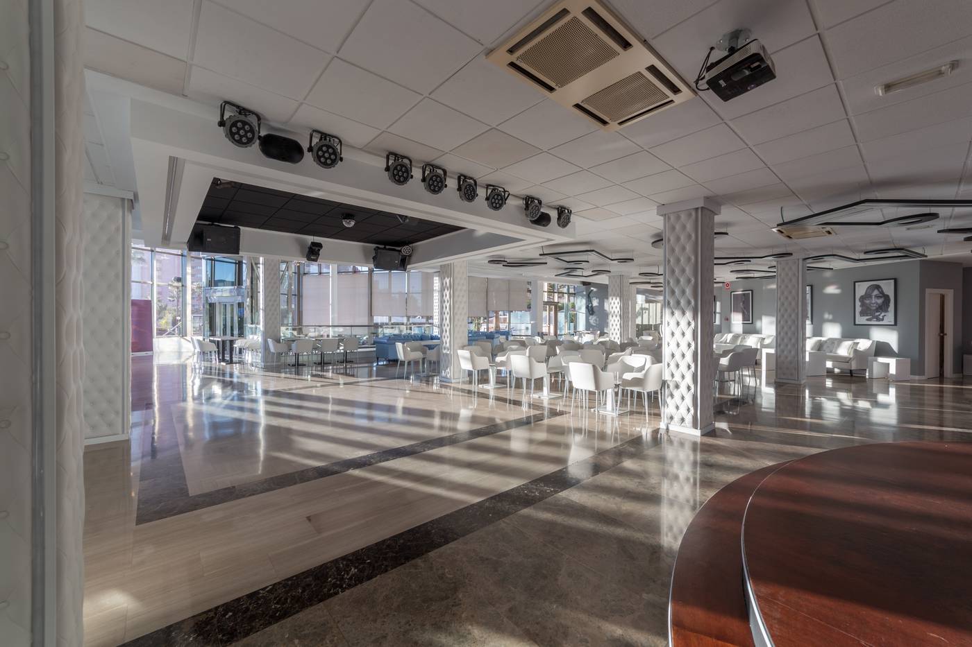 Sandos-Benidorm-Suites-Bar-40