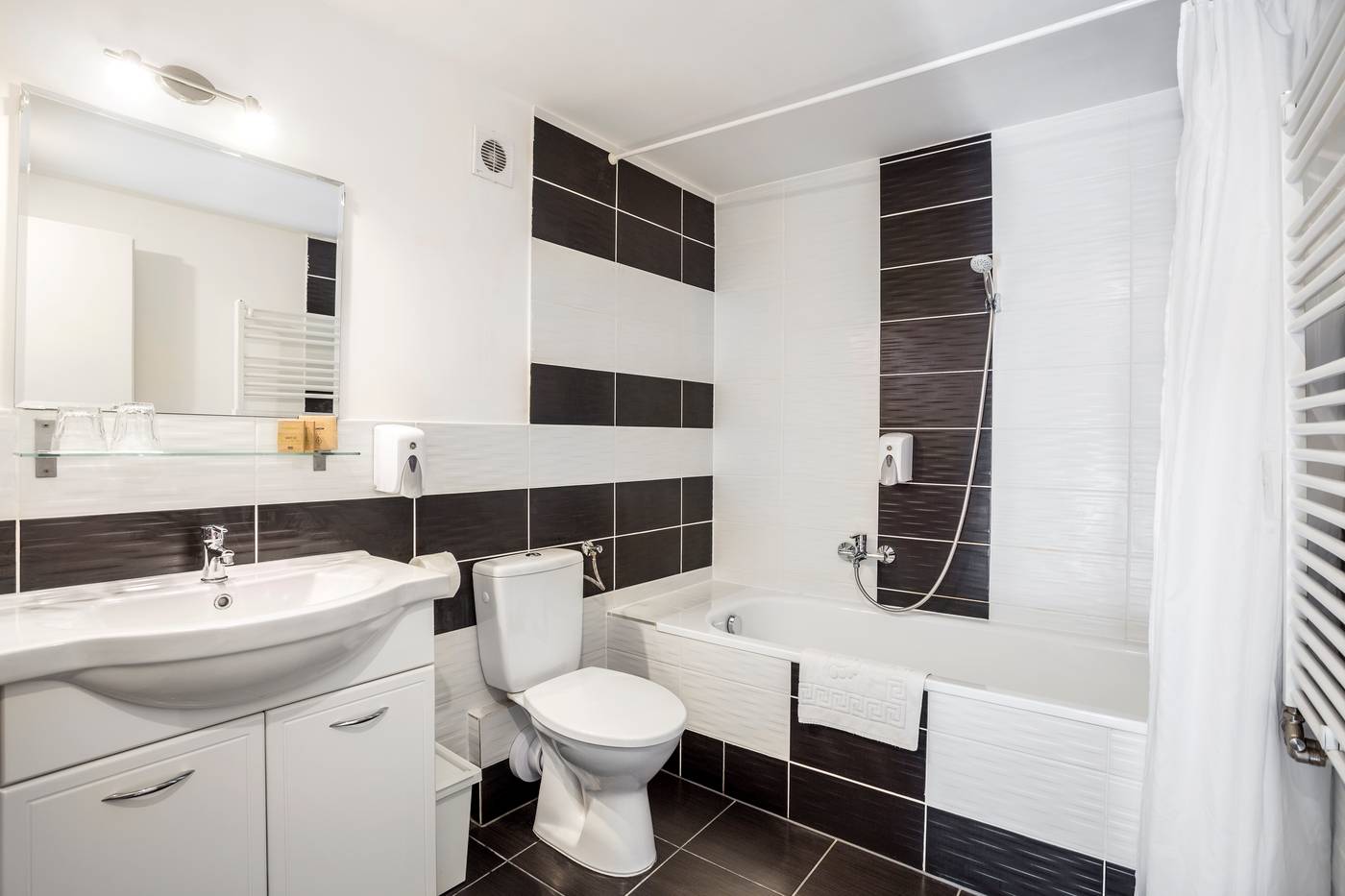 Hotel-Mika-Downtown-Room-25