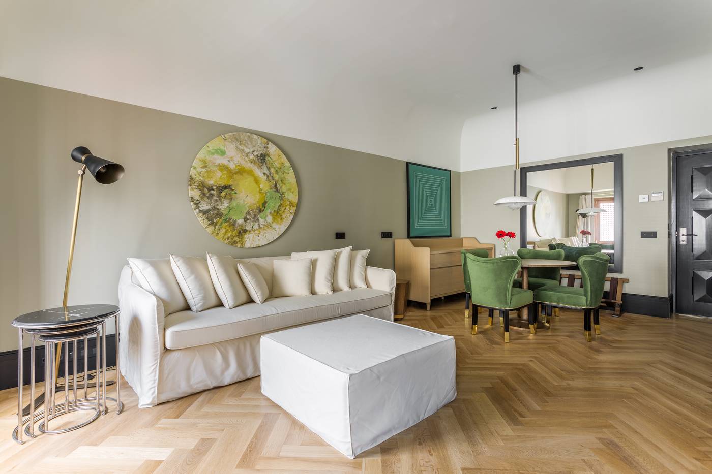 Room-Mate-Emir-Room-36