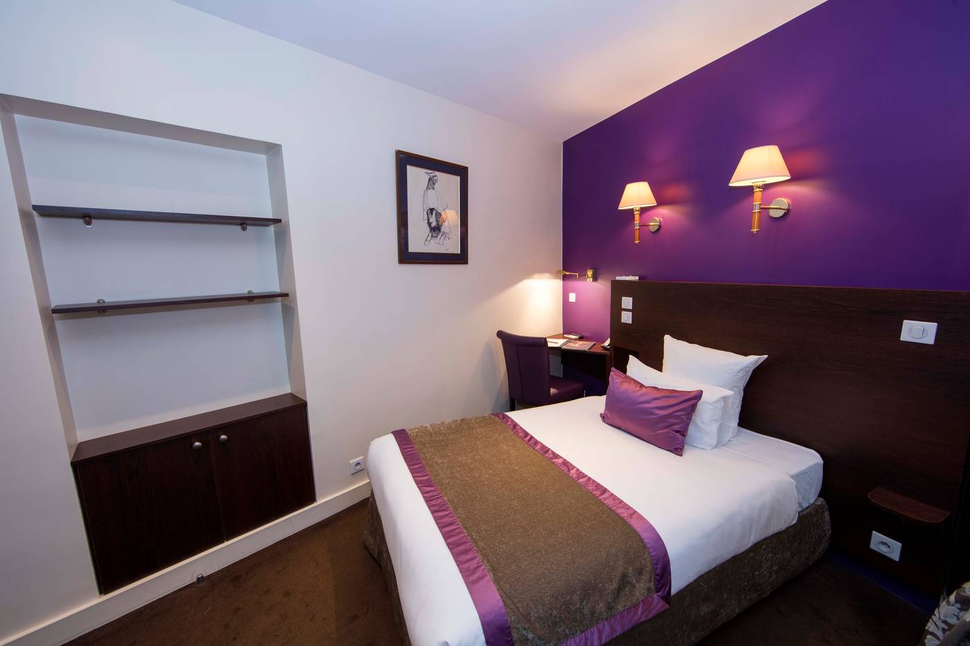 Queens-Hotel-Room-16