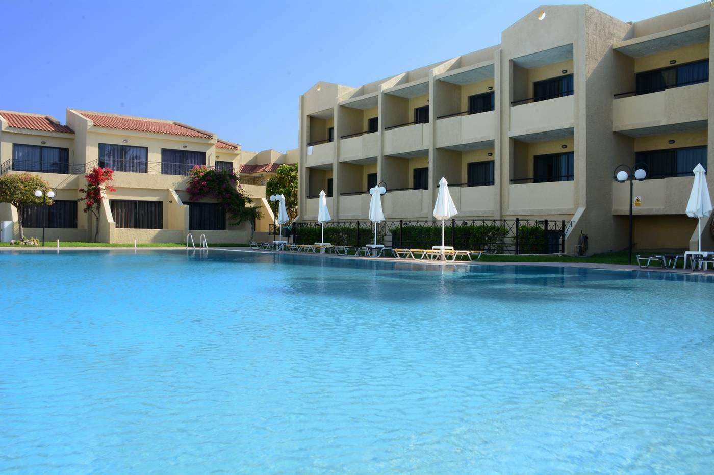 Summerland-Hotel-and-Bungalows-Pool-1