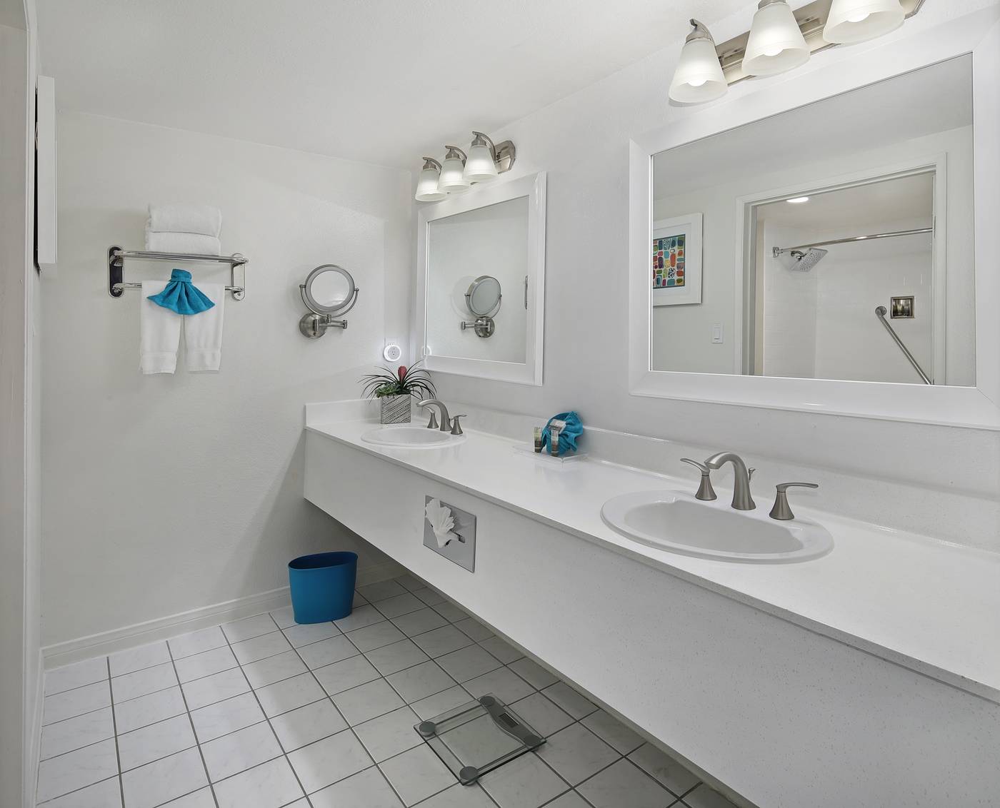 The-Anaheim-Hotel-Room-16