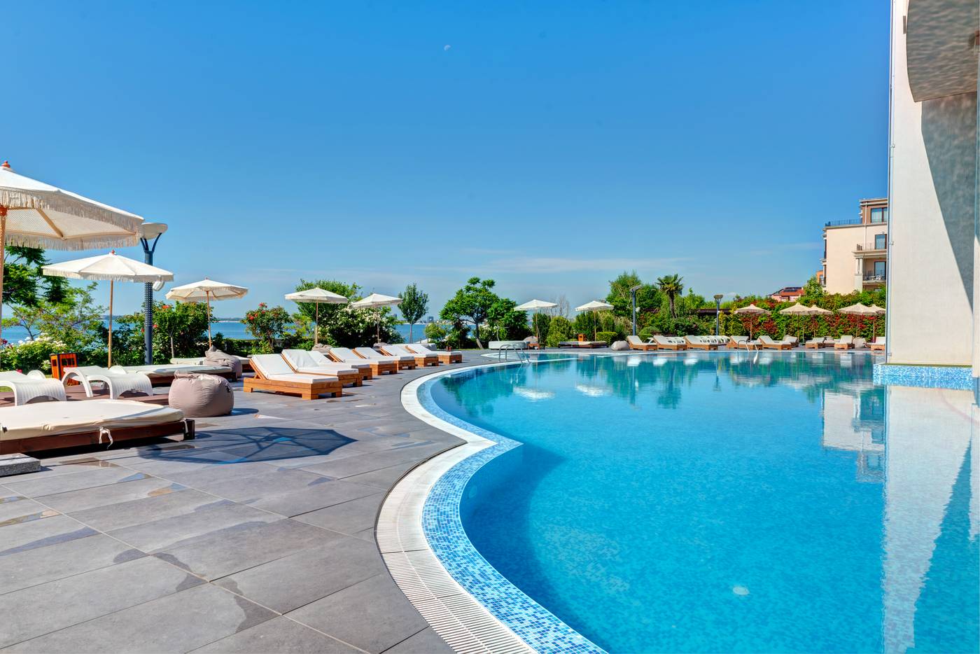 Grand-Hotel-Sveti-Vlas-Pool-3