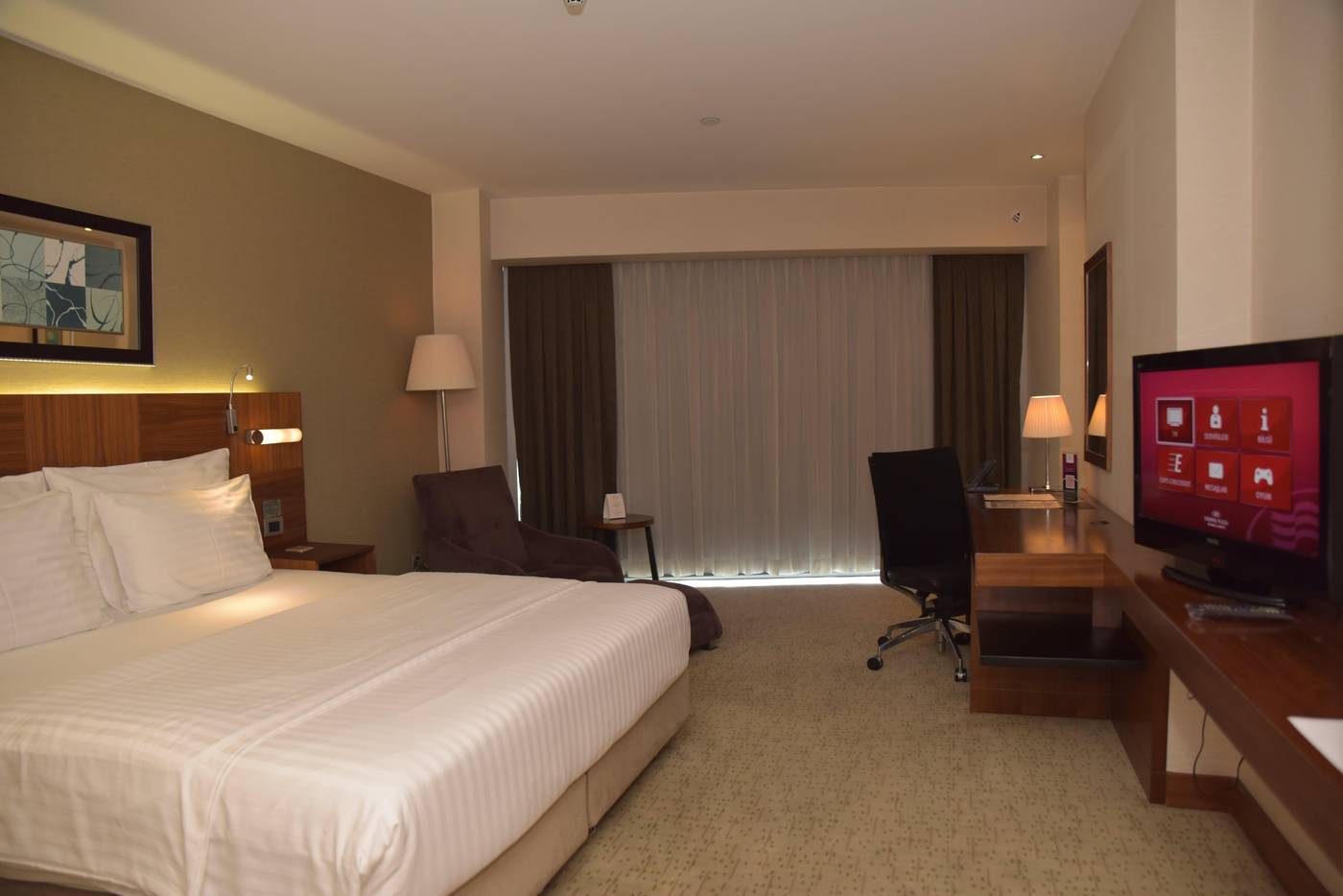 Crowne-Plaza-Harbiye-Room-36