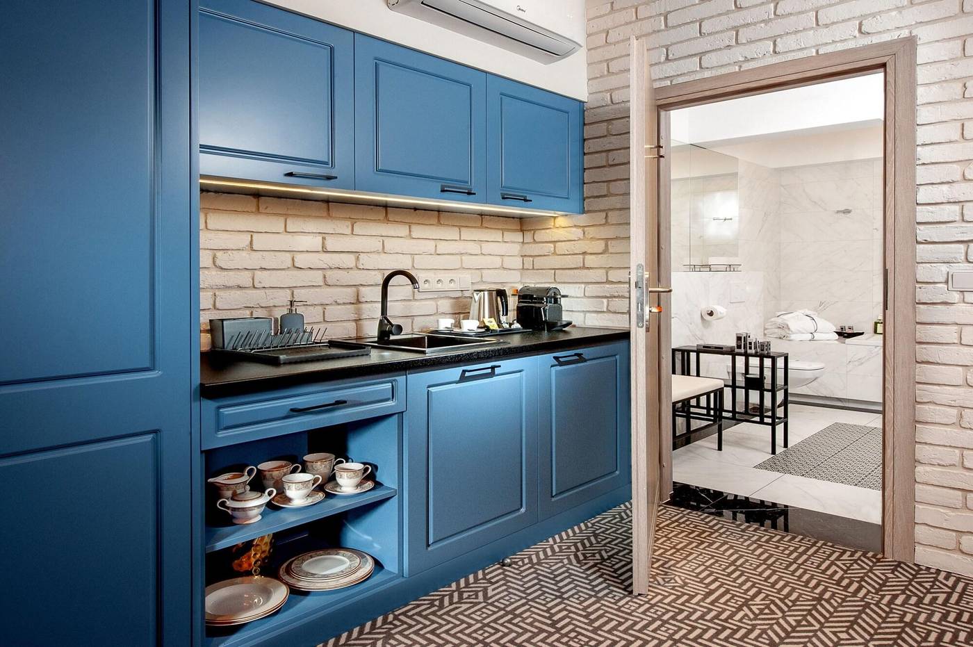 Amber-Design-Residence-Room-39