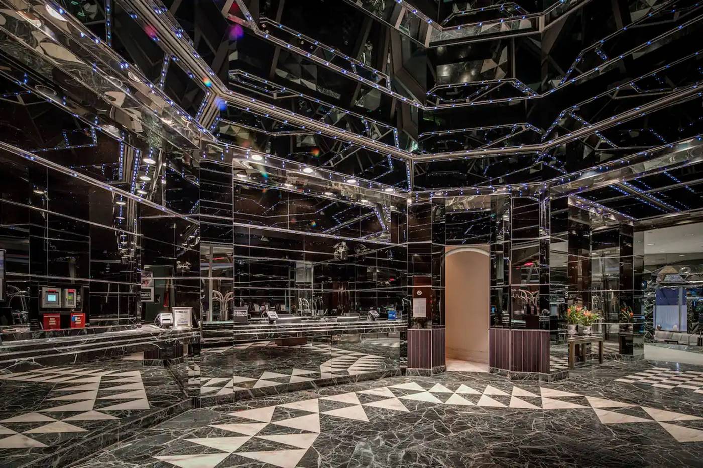 Millennium-Hilton-New-York-One-UN-Plaza-Lobby-95