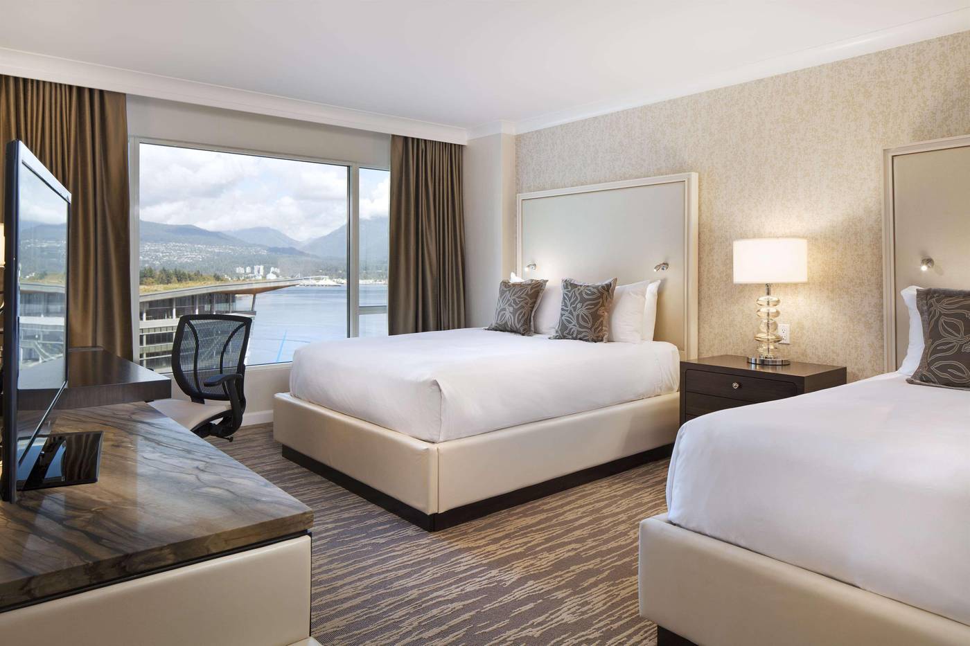 Fairmont-Waterfront-Room-31