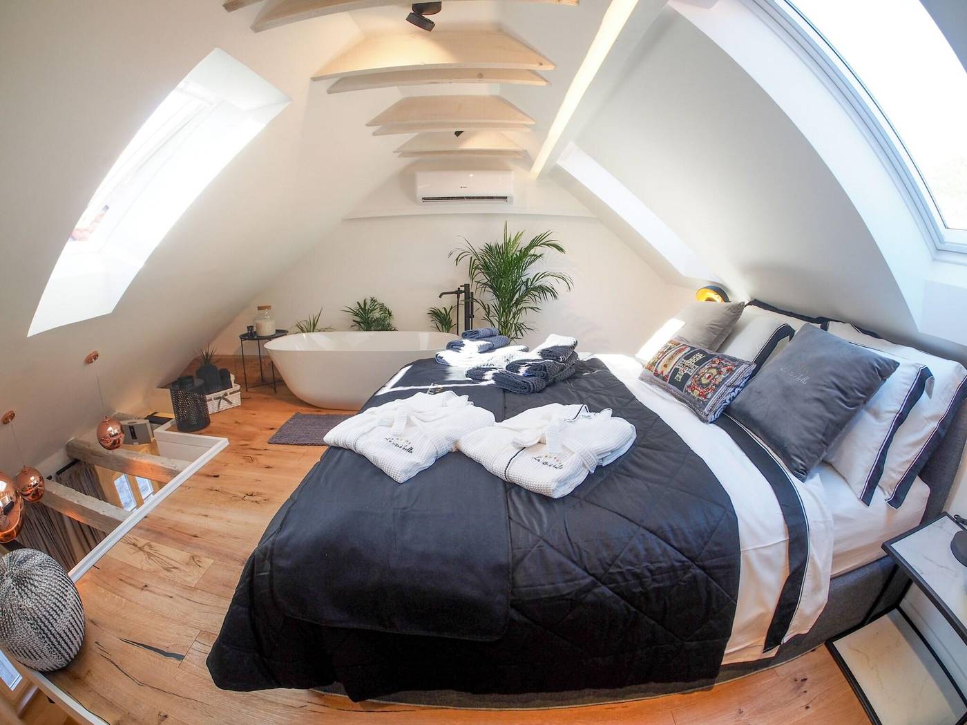 La-Vita-e-Bella-IV-Room-16