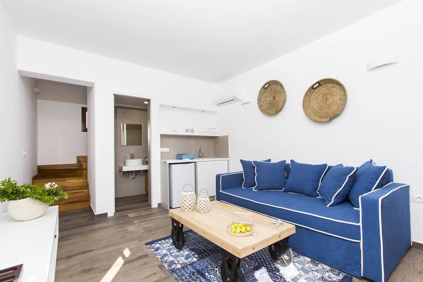 Del-Mar-Studios-Room-8