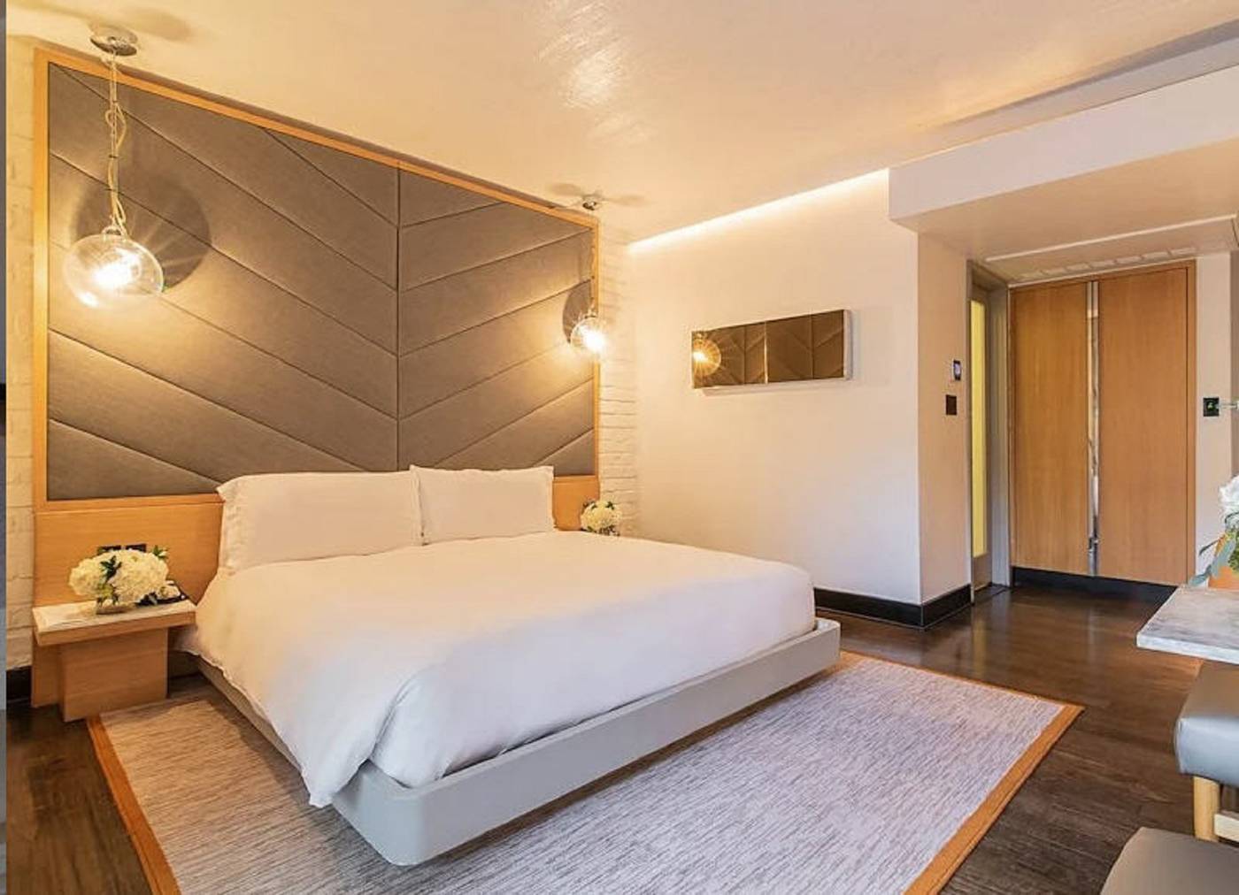 Hollywood-Roosevelt-Room-55