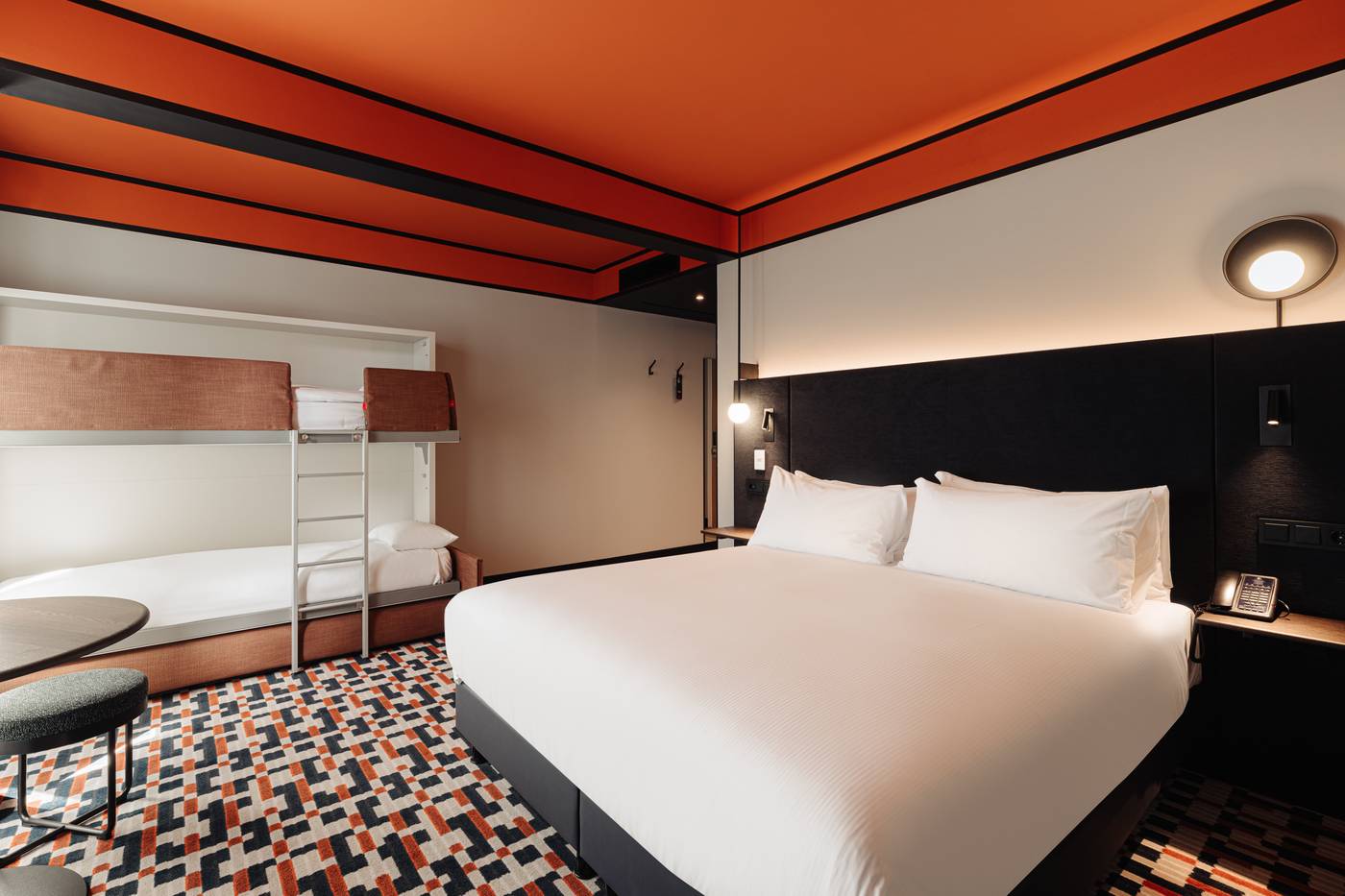 DoubleTree-by-Hilton-Amsterdam-Centraal-Station-Room-39