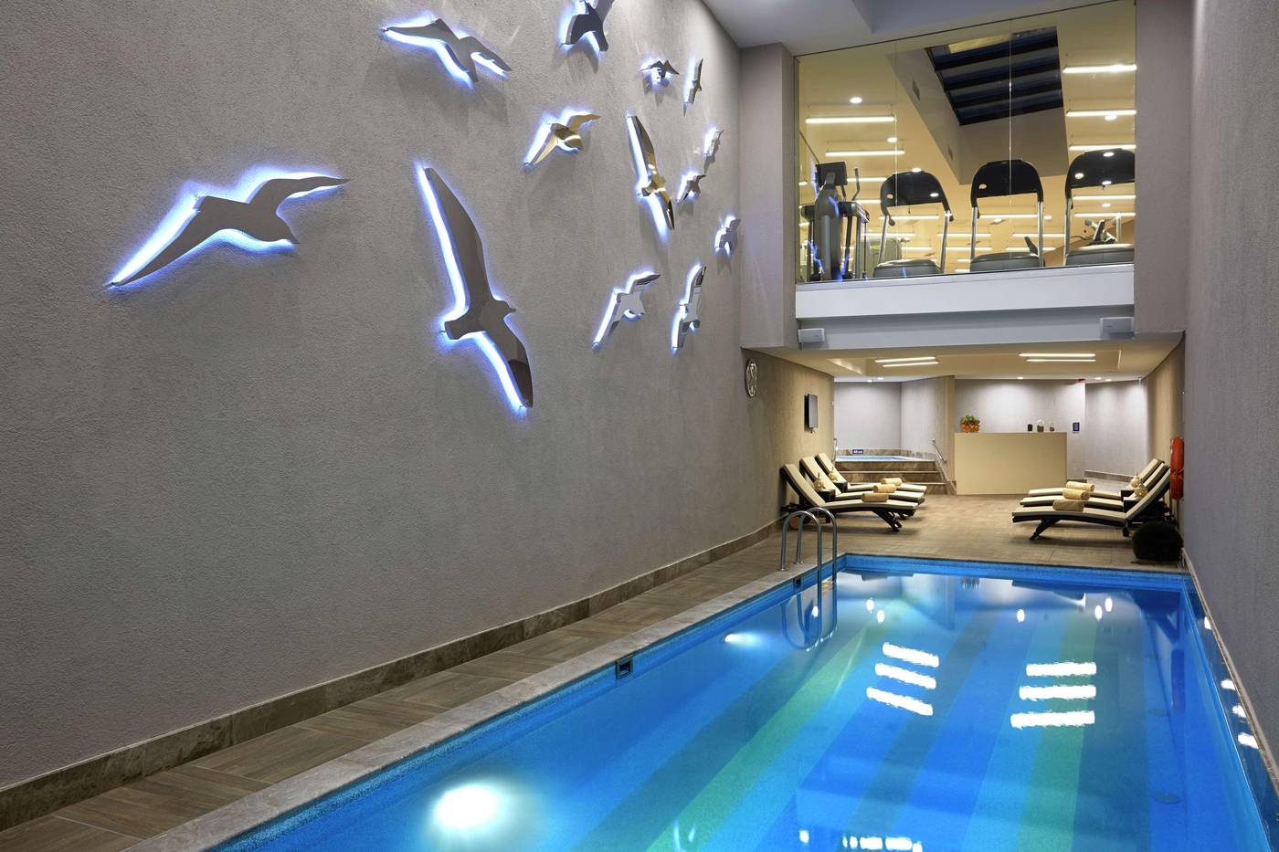 DoubleTree-By-Hilton-Istanbul-Esentepe-Pool-48