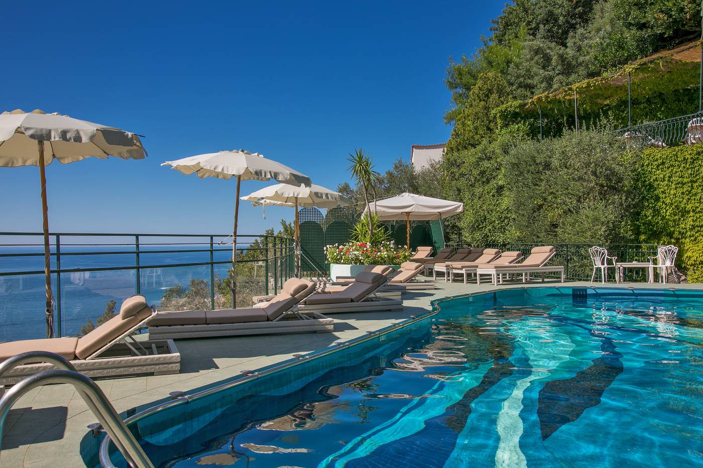 Le-Agavi-hotel-Pool-2