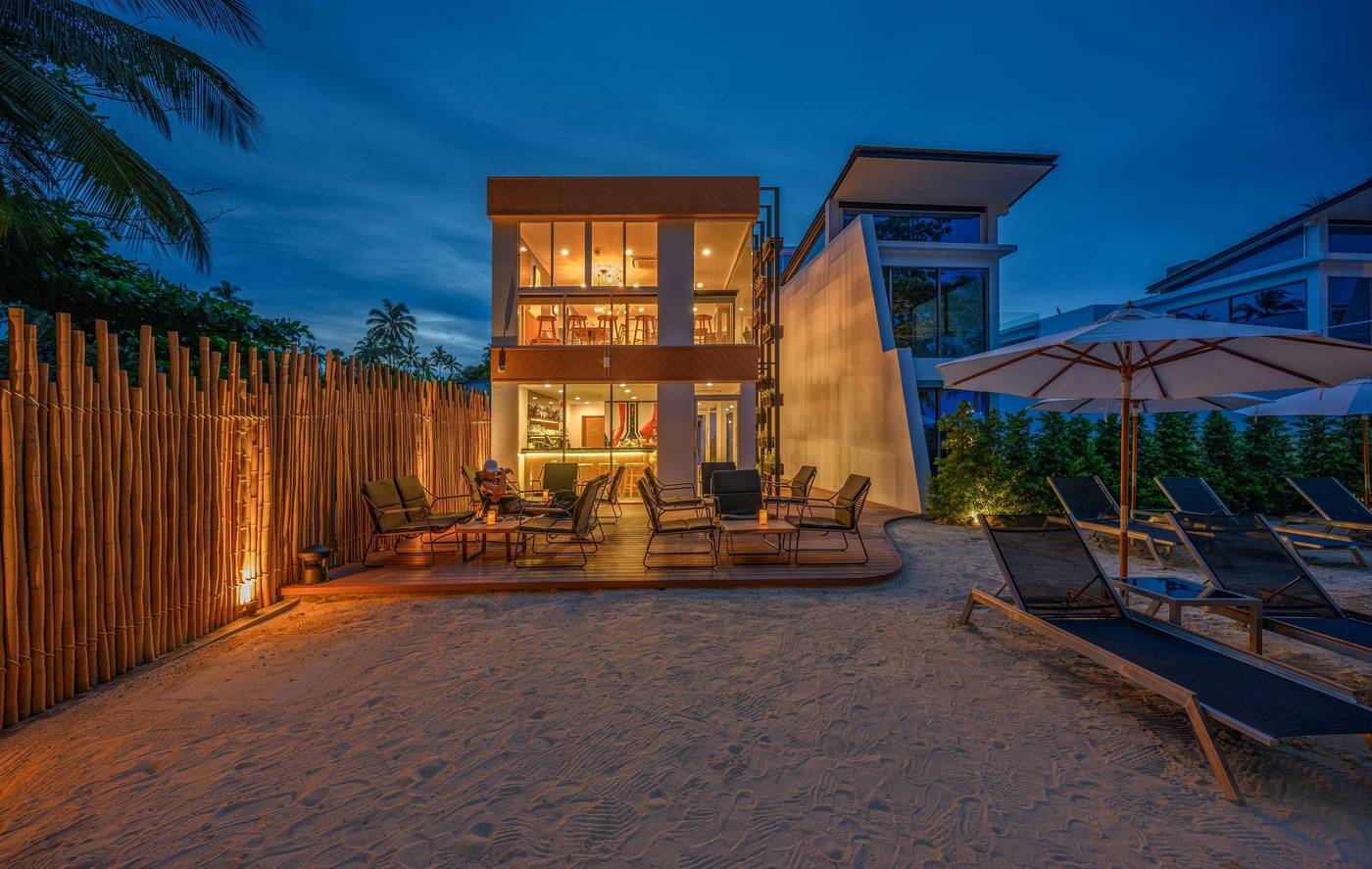 The-Beachfront-Hotel-Phuket-Bar-15