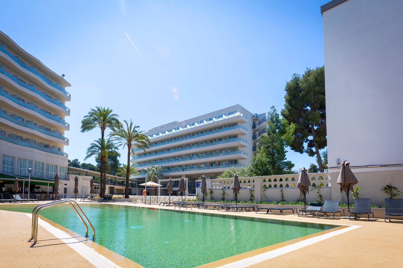 Medplaya-Hotel-Calypso-Pool-5