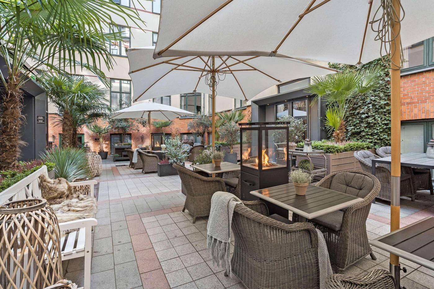 Best-Western-Hotel-Hebron-Bar-74