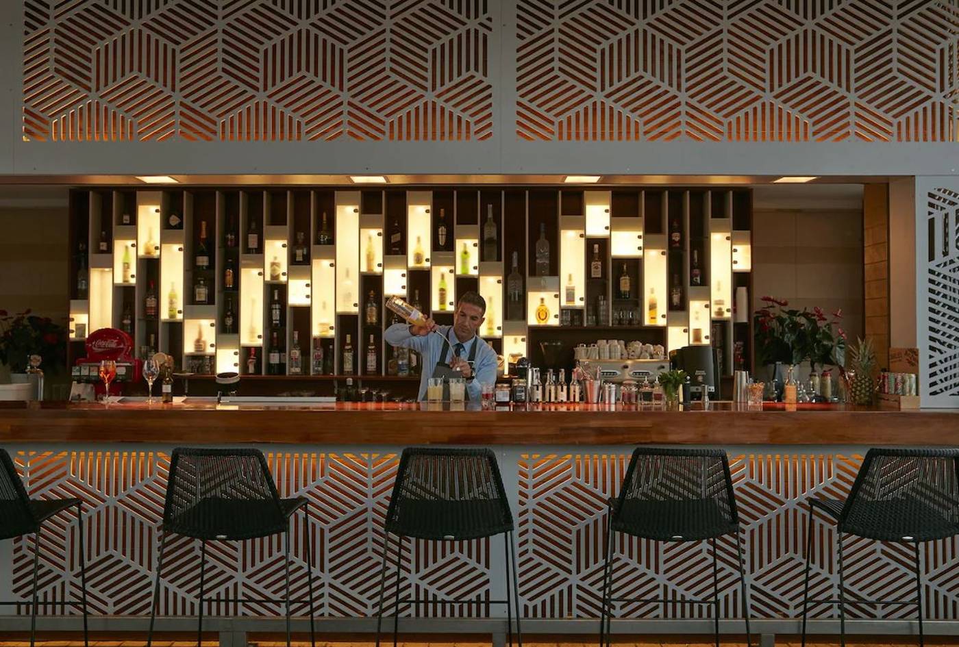 Minoa-Palace-Resort---Spa-Bar-52