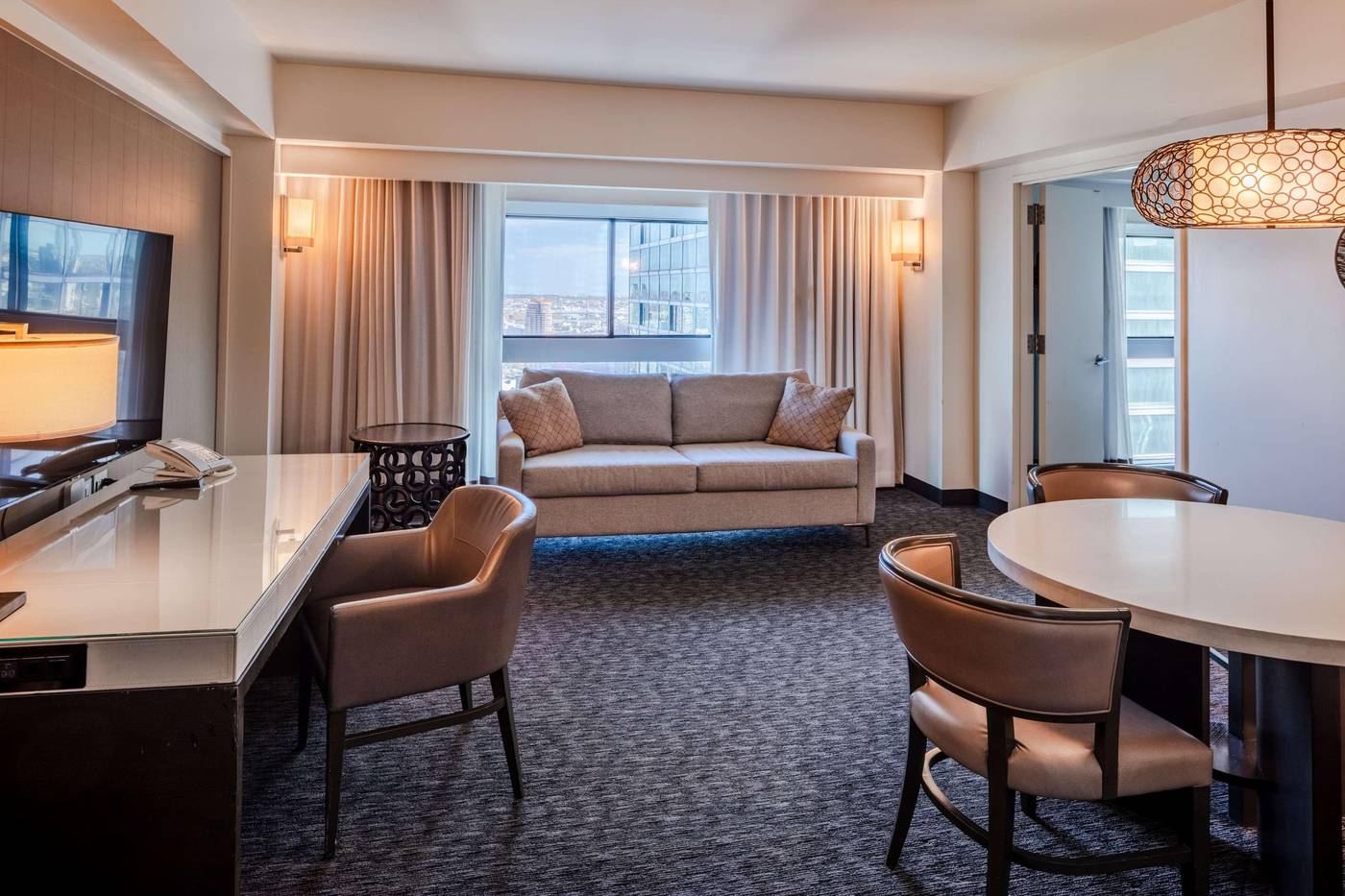 Millennium-Hilton-New-York-One-UN-Plaza-Room-42