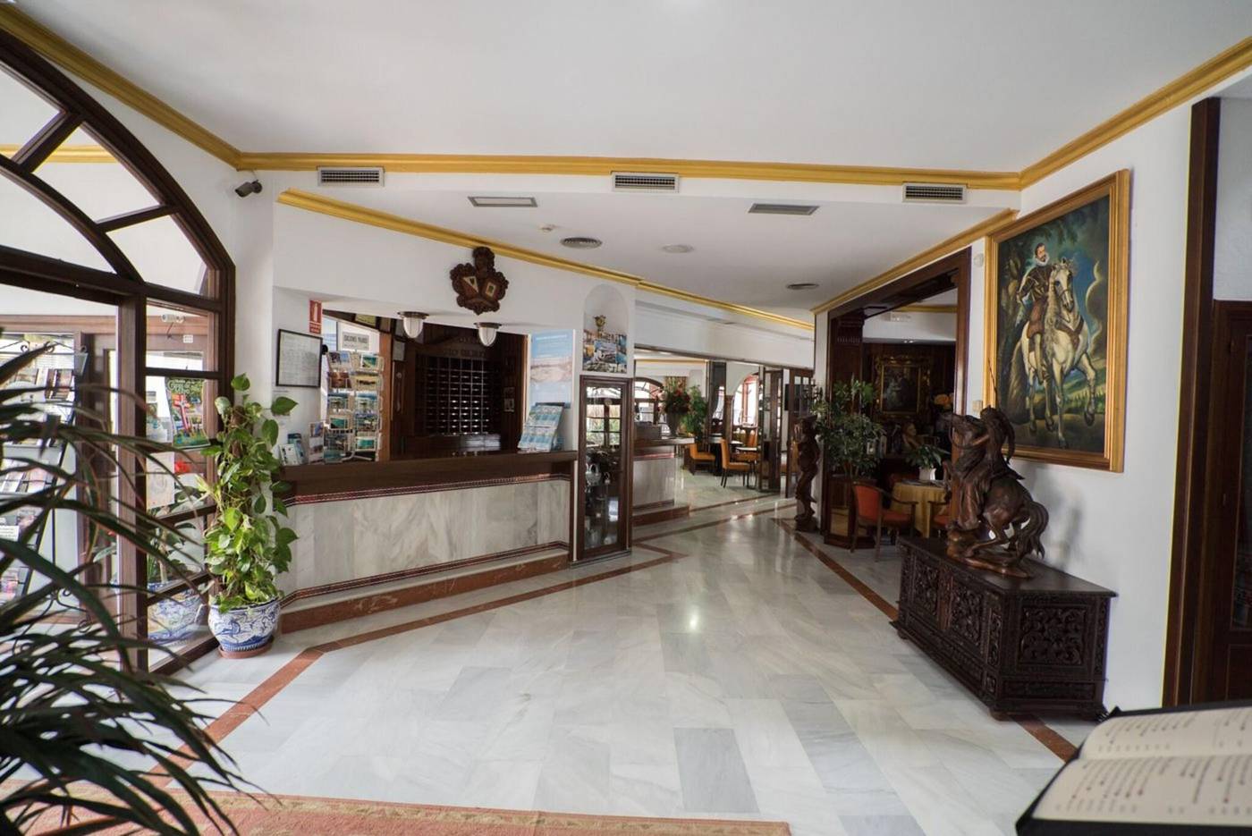 Hotel-Pozo-Del-Duque-Lobby-17