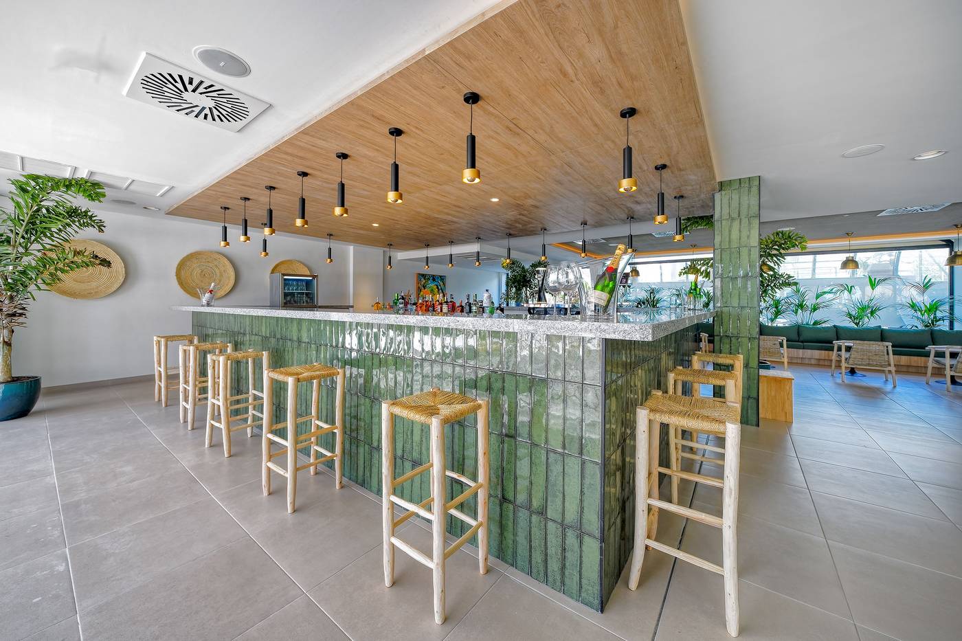 Labranda-Costa-Mog--n-Bar-46