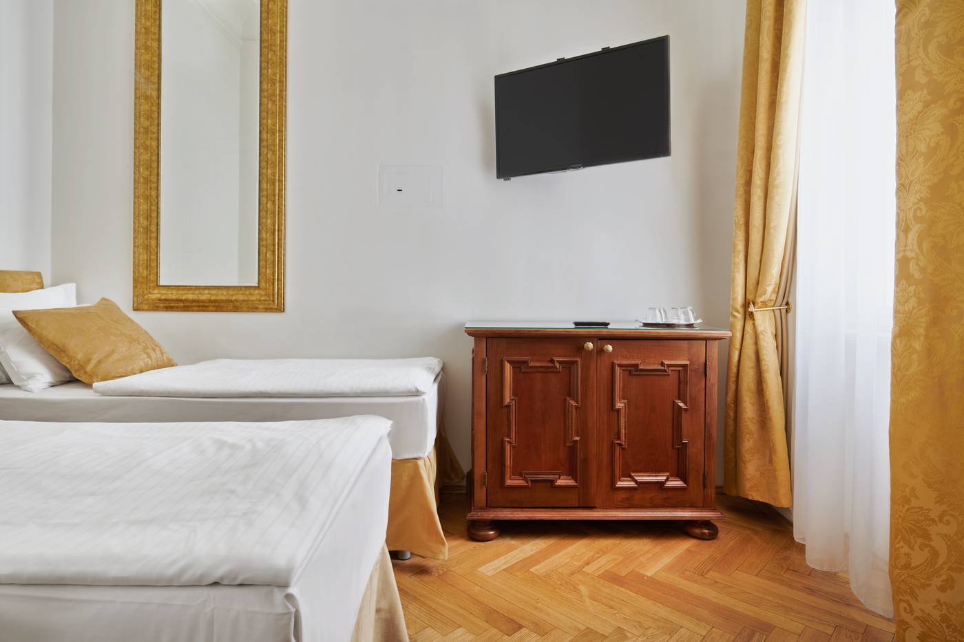 Charles-Bridge-Palace-Room-27