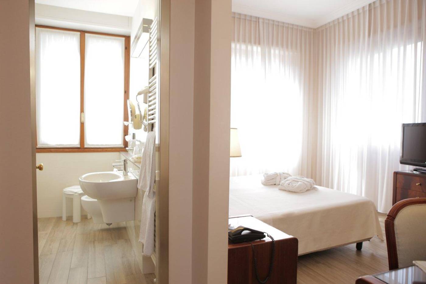 Bristol-Hotel-Room-22