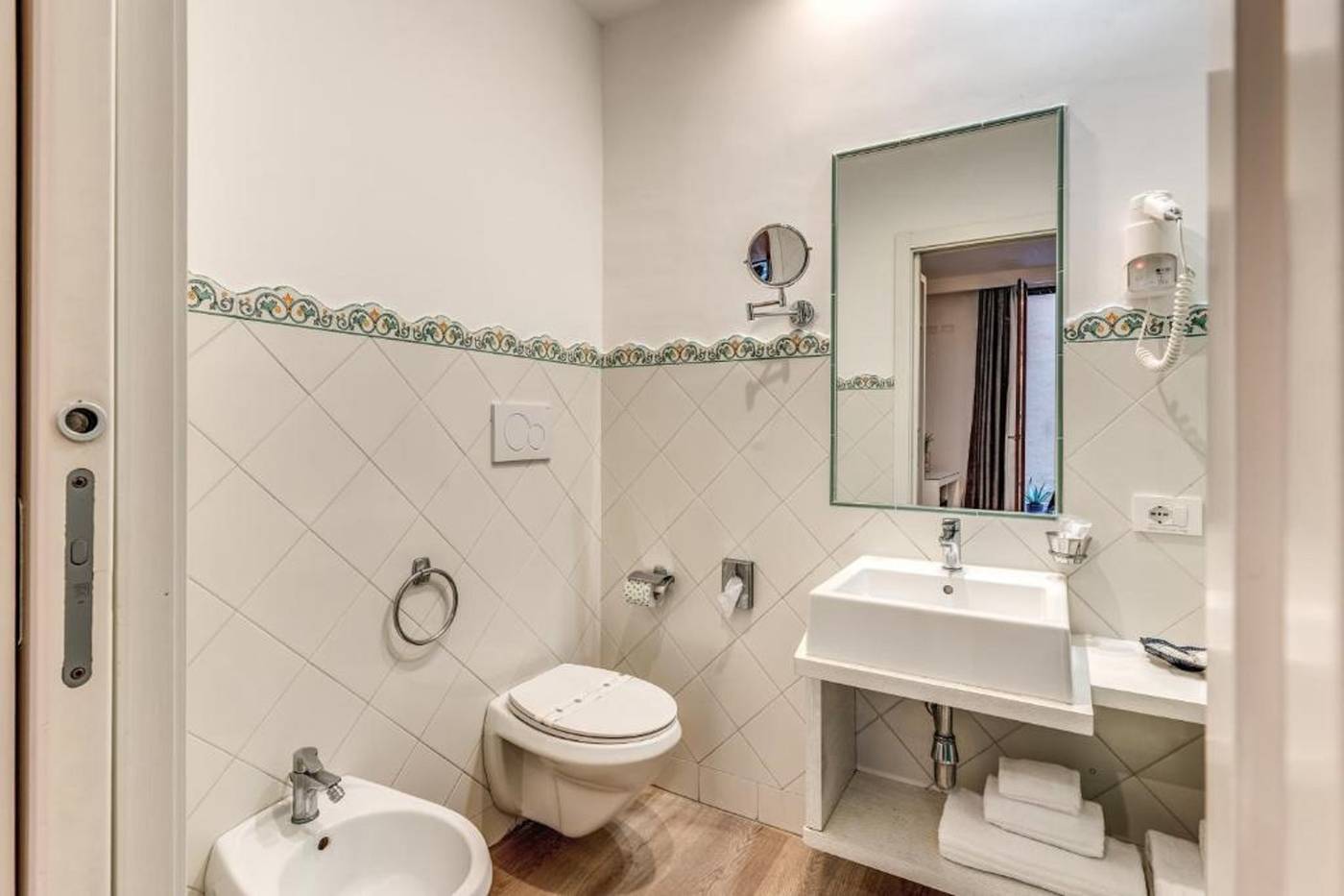 Sorrento-City-Room-57