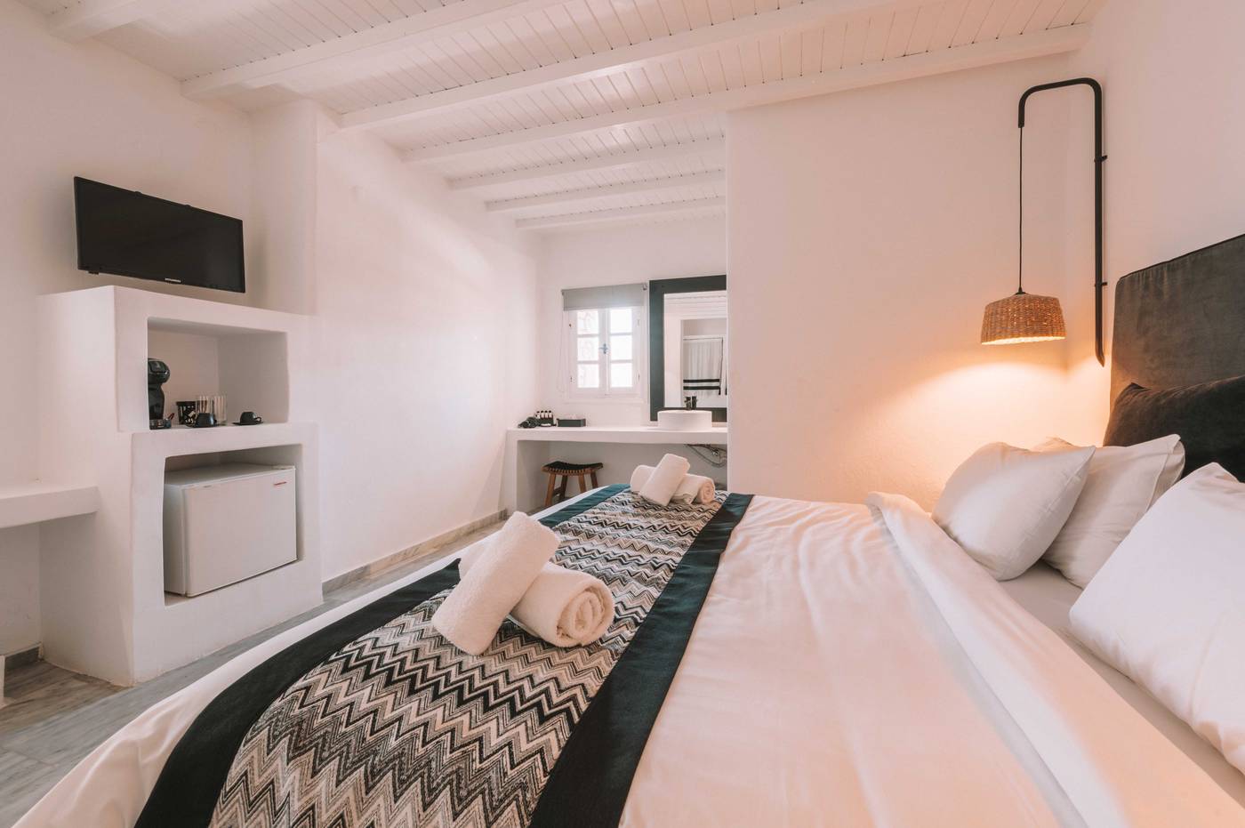 Mr---Mrs-White-Mykonos-Room-21